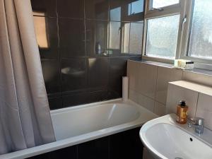 KCS Place - 3BR Home Near NEC, Airport & JLR