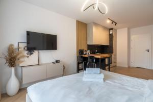 Ceglana Modena Park Apartment by BookingHost