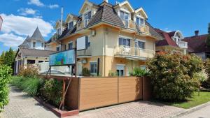 Napsugár Apartmanház