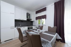 Apartment in Duce with sea view, terrace, air conditioning, WiFi 3423-6