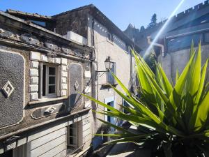 Maisons de vacances Maison des Remparts nichee sous la Cite : photos des chambres