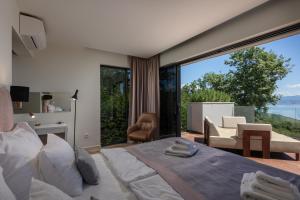 Villa AltaVista - Seaview & Relax with Heated Pool & MiniGolf