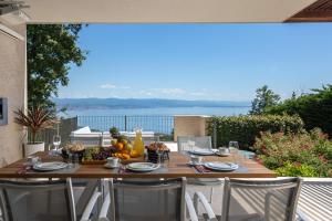 Villa AltaVista - Seaview & Relax with Heated Pool & MiniGolf