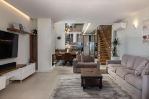 Villa AltaVista - Seaview & Relax with Heated Pool & MiniGolf