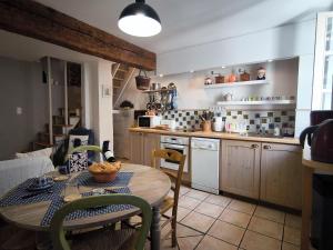 Maison des Remparts nichée sous la Cité