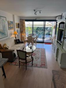 Charlotte piscine parking