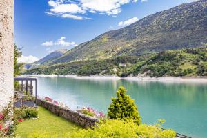 Maisons d'hotes Happy Shelter au Chateau d-Herbelon : photos des chambres