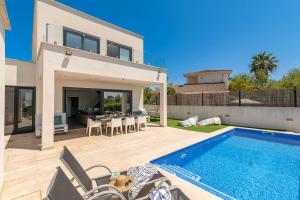 Villa Corb Mari II by Sealand Villas