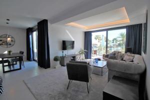 Amazing penthouse at highly rated Costa Marinsa!