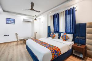 FabHotel Golden Eye Inn - Nehru Place Market