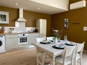 Maisons de vacances Maison 4 Personnes, jardin, piscine La Rochelle : photos des chambres
