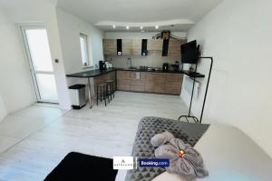 INACTIVE The Studio Serviced Apartment By AltoLuxoExperience Short Lets & Serviced Accommodation With Free Wifi