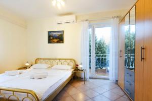 Steps from the Beach Sunny 4 Person Apartment Jurkin Number two