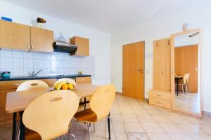 Steps from the Beach Sunny 4 Person Apartment Jurkin Number two