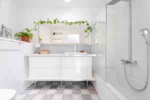 Maison vue colline au calme avec piscine