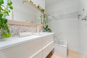 Villas Maison vue colline au calme avec piscine : photos des chambres