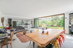 Villas Maison vue colline au calme avec piscine : photos des chambres