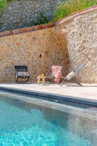 Maison vue colline au calme avec piscine
