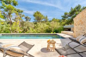 Villas Maison vue colline au calme avec piscine : photos des chambres