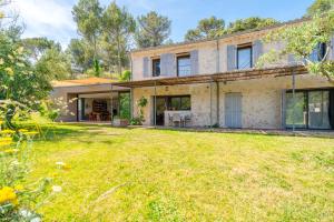 Maison vue colline au calme avec piscine