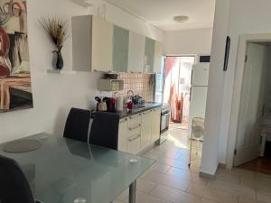 Modern Seaside Apartment with Balcony - Erika,Donja Lastva