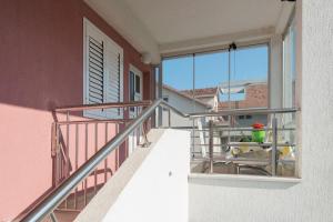 Modern Seaside Apartment with Balcony - Erika,Donja Lastva