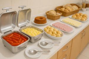 Apartamento Las Palmas - 100m da Praia Pitangueiras, Estacionamento, Café da Manhã