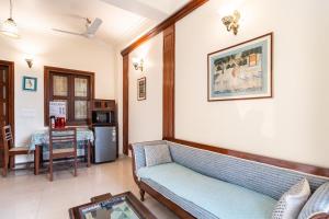 Blue Sky 1 Bedroom Apartment with a fort view