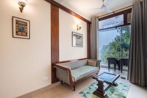Blue Sky 1 Bedroom Apartment with a fort view
