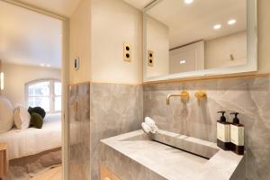 Appartements Maison Galante-s apartments with Services in Louvre - Rue des Dechargeurs : photos des chambres
