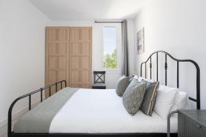 Bright & Stylish Flat In Trendy Grcia