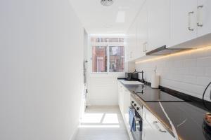 Bright & Stylish Flat In Trendy Grcia