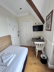 Small Single Room room in Gidea Park Hotel