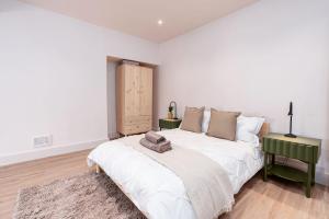 6-Bedroom, 6-Bathroom Contractor Home