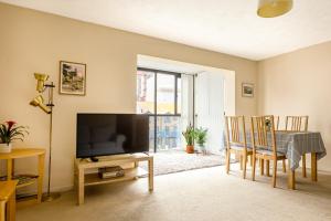 Cosy 1BR in Canary Wharf with Balcony 10min Tube