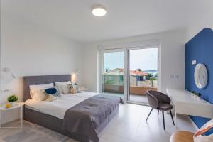 Luxury apartment near the beach