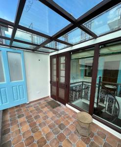 Paradiso- Fort View Duplex Apartment