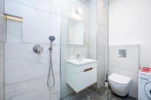 Manufaktura Comfort Apartment by BookingHost