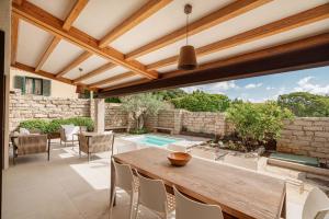 Villa dell800 con Jacuzzi Privata - San Pantaleo