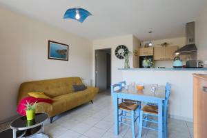 Appartements T2 avec terrasse proche plages : photos des chambres