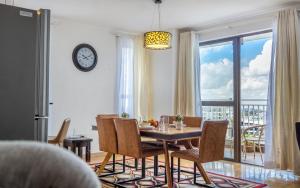 Kifahari Two bedroom duplex apartment, pool, gym, steam & sauna