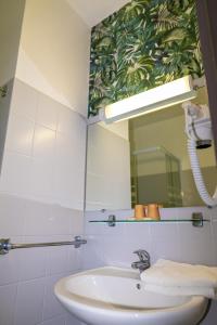 Hotels Hotel Les Oliviers : photos des chambres