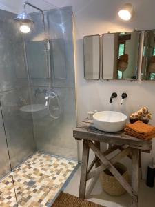 Maisons de vacances La cabane dans les arbres : photos des chambres