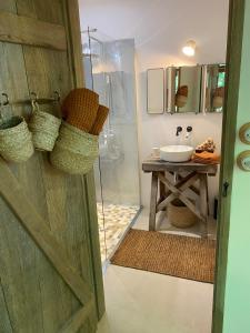 Maisons de vacances La cabane dans les arbres : photos des chambres