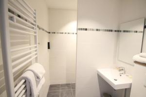 Hotels Logis hotel - La Chambre D'Amiens : Chambre Triple Classique