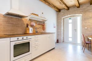 Apartments with parking space Skrip, Brac - 23826