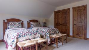 Mt Snow Convenience! Steps from the lifts! Hot Tub