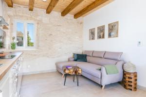 Apartments with parking space Skrip, Brac - 23826