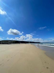 Surf n Sands in Porthtowan Beachfront Apartment