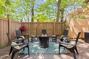 Hot Tub! Close to Cornell, Ithaca College, Commons!